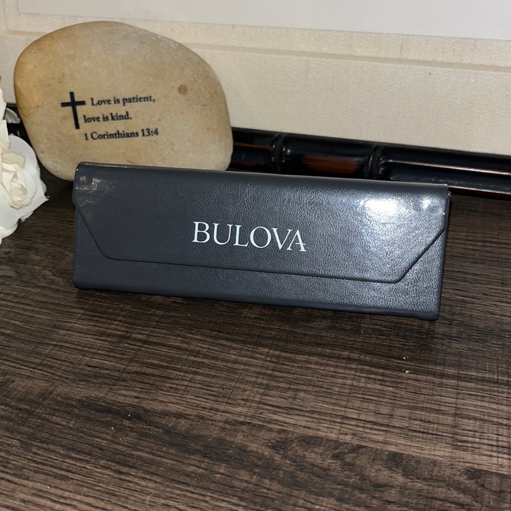 BULOVA EYEGLASSES SUNGLASSES TRIANGLE COLLAPSED HARD CASE GREY